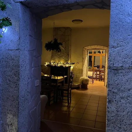 Ostello-albergo Dagli Elfi باريا