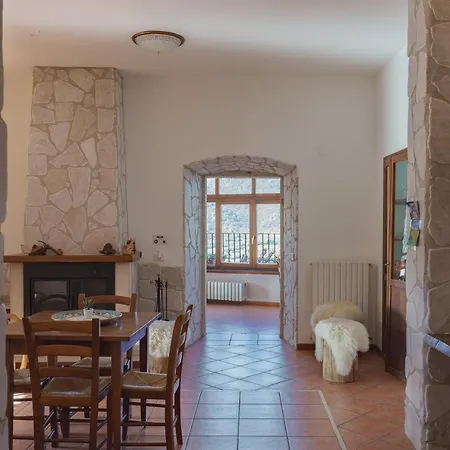 Ostello-albergo Dagli Elfi بيت شباب