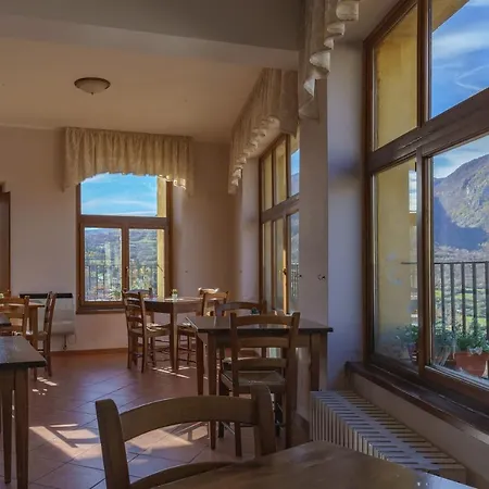 Ostello-albergo Dagli Elfi باريا