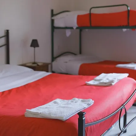 Ostello-albergo Dagli Elfi بيت شباب باريا