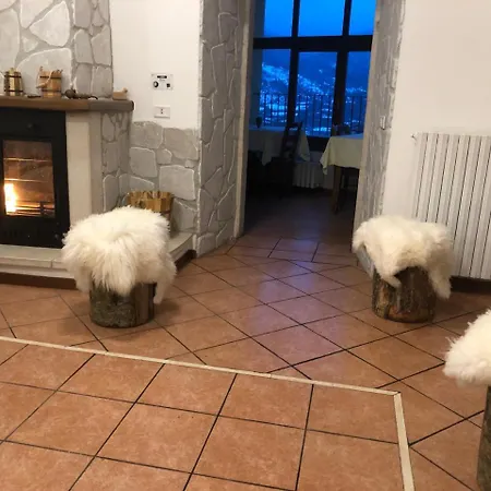 Ostello-albergo Dagli Elfi باريا